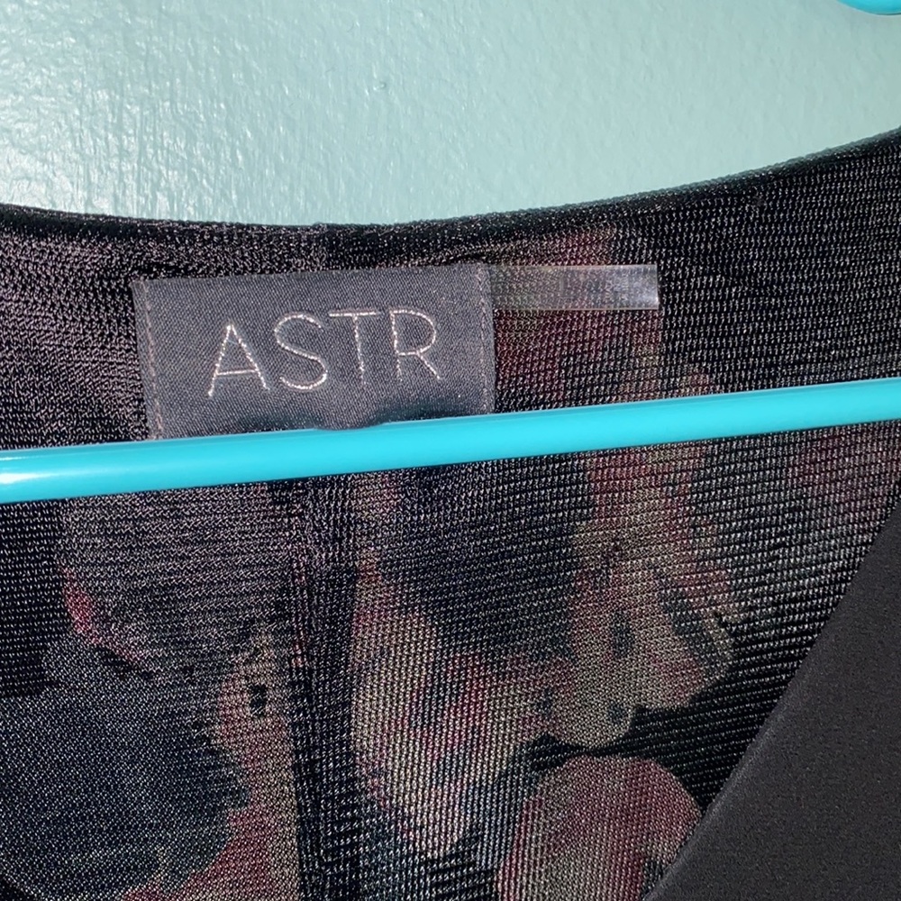 ASTR DRESS - Picture 6 of 7